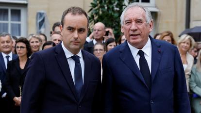 François Bayrou et Sébastien Lecornu lors de leur passation de pouvoir, le 10 septembre.