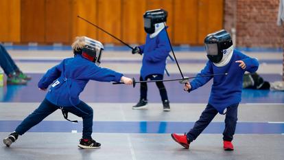 Au-delà de la santé physique, le sport permet aux plus jeunes de trouver un terrain de socialisation.