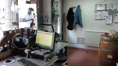 Ce jeudi 16 octobre, une trentaine de personnes ont installé un système d'exploitation libre sur leur ordinateur avec l'aide de l'association Antanak.