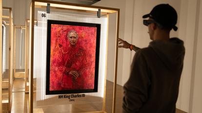 L’installation artistique immersive, créée en partenariat avec l’artiste Jonathan Yeo, s’appuie sur la technologie Spectacles 5 de l’entreprise californienne Snapchat.