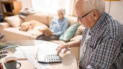 ديوان المحاسبة كُلِّف من قبل ماتينيون وقدم تقريرين لا لبس فيهما، مؤكداً أن مالية النظام تتجه مباشرة نحو العجز، وذلك على الرغم من إصلاح بورن.