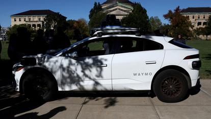 Dans sa ville d’origine, Waymo assure désormais des courses sur une zone comprise entre San Francisco et San Jose, soit environ 100 km.