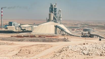 Site de l’usine de ciment Lafarge dans le désert syrien, près de Raqqa.