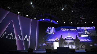 Emmanuel Macron au salon Adopt AI.