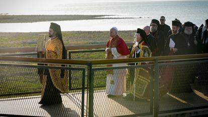 Vendredi, le pape Léon XIV assiste, aux côtés du patriarche orthodoxe de Constantinople, Bartholomée Ier, à une cérémonie dans les ruines de la basilique submergée du lac de Nicée.