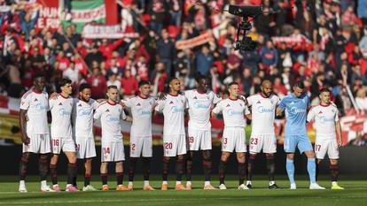 Suite aux incidents lors du derby, le FC Séville a écopé de trois matchs à huis clos partiel.