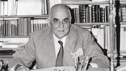 L’écrivain et poète Georges Séféris dans son bureau, en 1963.