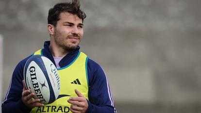 Antoine Dupont est attendu par Jason Damm, le capitaine américain.