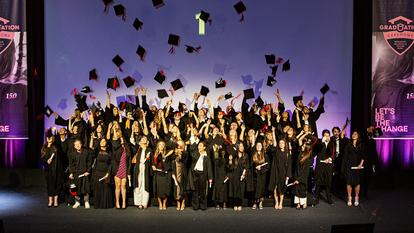 Dans ses classements, Le Figaro Étudiant publie les salaires des jeunes diplômés (ici la remise des diplômes à Kedge BS).