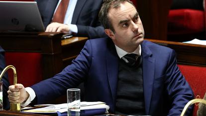 Dans les heures ultimes avant les votes décisifs, Lecornu sait qu’il n’est plus temps de convaincre.