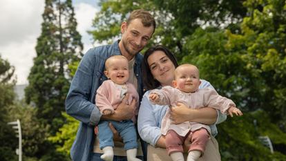 Théo, Mégane, avec leurs jumelles Marley et Mylane en 2023.