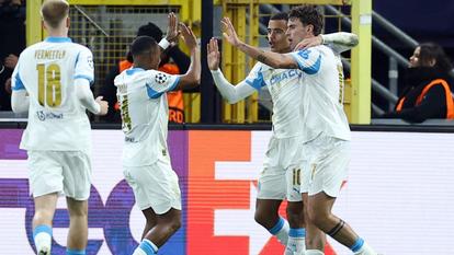 Igor Paixao et Mason Greenwood avec Matt O’Riley.