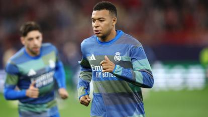 Kylian Mbappé débute sur le banc.