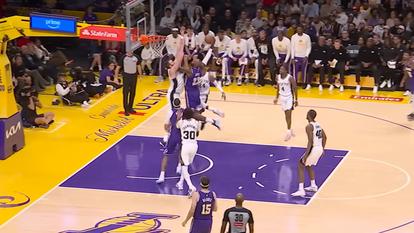 Le dunk de LeBron James sur Luke Kornet