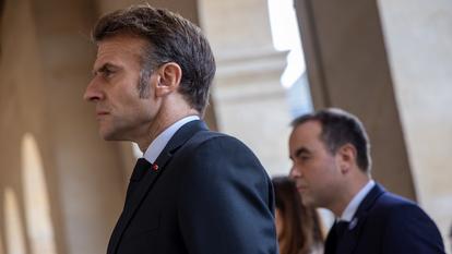 La mise en place de ce strict équilibre hommes-femmes pourrait perturber quelque peu l’Élysée et Matignon, alors que les entourages d’Emmanuel Macron et de Sébastien Lecornu restent majoritairement masculins.