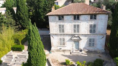 Une attaque de termites a poussé la mairie à vider la bâtisse du XVIIe siècle, dont les quelque 14 500 livres qui composaient la bibliothèque d’exception de l’écrivain.