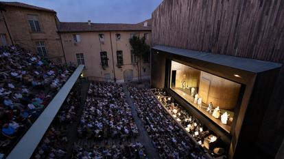 Le Théâtre de l’Archevêché pendant le festival en juillet 2025.
