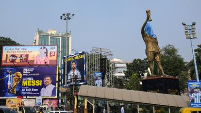 La statue de Lionel Messi à Calcutta