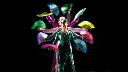 Sara Baras au centre, et ses danseuses.