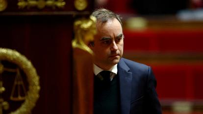 Sébastien Lecornu a demandé aux préfets des départements concernés d’accélérer la vaccination des troupeaux, la difficulté restant la disponibilité des doses.