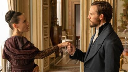 Sam Clafin en Edmond Dantès et Ana Girardot en Mercedes.