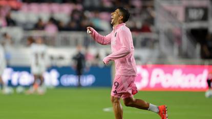 Luis Suarez prolonge à Miami.