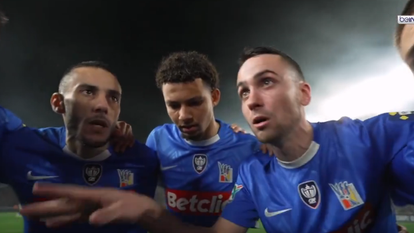 Les joueurs de Fontenay réunis avant le coup d’envoi de leur 32e de finale face au PSG.