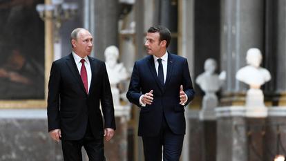Vladimir Poutine et Emmanuel Macron lors de lors première rencontre bilatérale le 29 mai 2017, au château de Versailles.