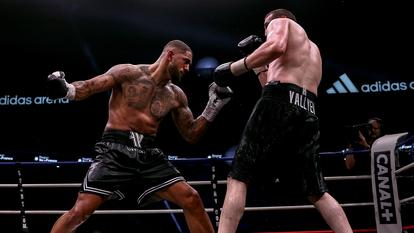 Tony Yoka, vainqueur expéditif de son combat face à Patrick Korte à Lagos.
