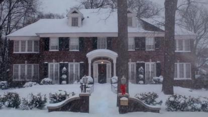 La maison des McCallister, reprise dans la parodie du SNL de la célèbre comédie de Noël des années 80.