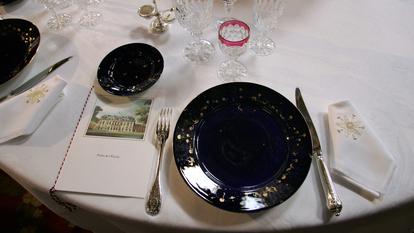 Assiettes du service Favier, commandées par Jacques Chirac.