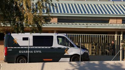 Les deux victimes auraient tenté de déloger les deux suspects d’une maison qu’ils occupaient, provoquant un affrontement.