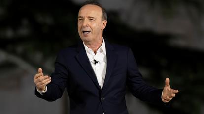 Roberto Benigni sur scène, le 10 décembre dernier, dans les jardins du Vatican.