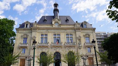 Mi-novembre, l’hôtel de ville de Colombes et le domicile du directeur de cabinet du maire ont été perquisitionnés.