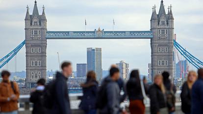 Le London Bridge dans le quartier financier de la City de Londres, au Royaume-Uni, le 25 octobre 2023.