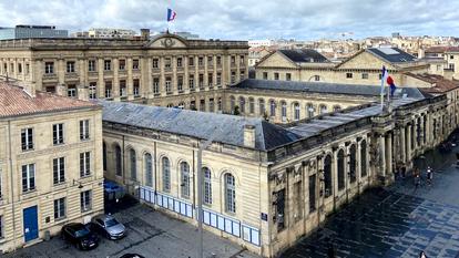 Construit par l’archevêque Ferdinand Maximilien Mériadec, prince de Rohan de Guéméné au XVIIIe siècle, le palais de Rohan abrite la municipalité bordelaise depuis 1837.