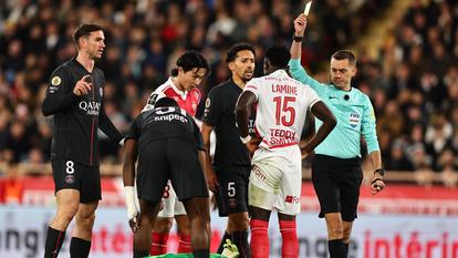 Clément Turpin lors du match Monaco-Paris SG.