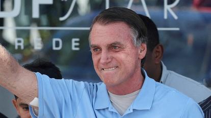 L’ancien président brésilien Jair Bolsonaro purge une peine de 27 ans de prison pour tentative de coup d’État.