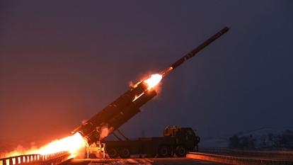 Un exercice de lancement de missiles de croisière stratégiques à longue portée a eu lieu, selon les médias locaux, dans un lieu inconnu, le 28 décembre 2025.