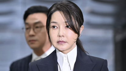 L’ancienne première dame de Corée du Sud Kim Keon Hee au tribunal pour examiner son mandat d’arrêt à Séoul, en Corée du Sud, le 12 août 2025.