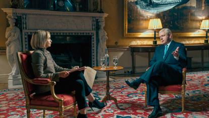 Ruth Wilson et Michael Sheen dans A Very Royal Scandal.