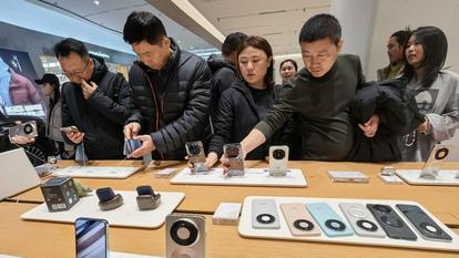 Plus que jamais au centre de toutes les attentions, les grands dossiers de la tech vont de la bulle de l’IA au bras de fer entre l’Europe et les États-Unis, en passant par la vente de SFR, tandis que la Chine poursuit sa course dans les hautes technologies.
