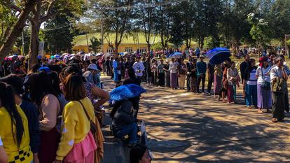 Des gens font la queue pour voter dans un bureau de vote lors des élections générales à Naypyitaw, Birmanie, le 28 décembre 2025. (Photo d’illustration)