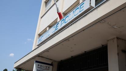 Le suspect a été mis en examen mardi pour «violences volontaires ayant entraîné la mort sans intention de la donner», par conjoint et en récidive légale.