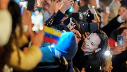 Principale figure de l’opposition vénézuélienne, Maria Corina Machado (ici, le 11 décembre, à Oslo, après avoir reçu le prix Nobel de la paix) ne semble pas bénéficier des faveurs de Donald Trump.