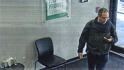 Claudio Neves Valente, suspect dans la fusillade de l’Université Brown à Providence, prend un véhicule chez Alamo Rent A Car, le 17 novembre 2025.