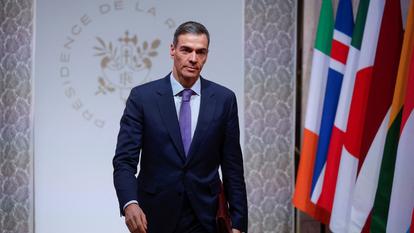 Le Premier ministre espagnol Pedro Sanchez arrive au sommet de la Coalition des Volontaires au Palais de l’Élysée à Paris, France, le 6 janvier 2026.