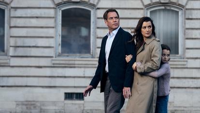 Tony (Michael Weatherly), Ziva (Cote di Pablo) et leur fille dans Tony & Ziva, sur M6.
