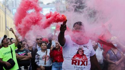 Des partisans du parti de gauche Liberté et Refondation (Libre) manifestent devant le siège du Conseil national électoral à Tegucigalpa, au Honduras, le 29 décembre dernier.