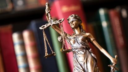 (...) À cette date, et la situation s’aggrave de jour en jour, ce sont 19 accusés criminels qui devront être remis en liberté en 2026», a expliqué lundi le procureur général d’Aix-en-Provence Franck Rastoul.